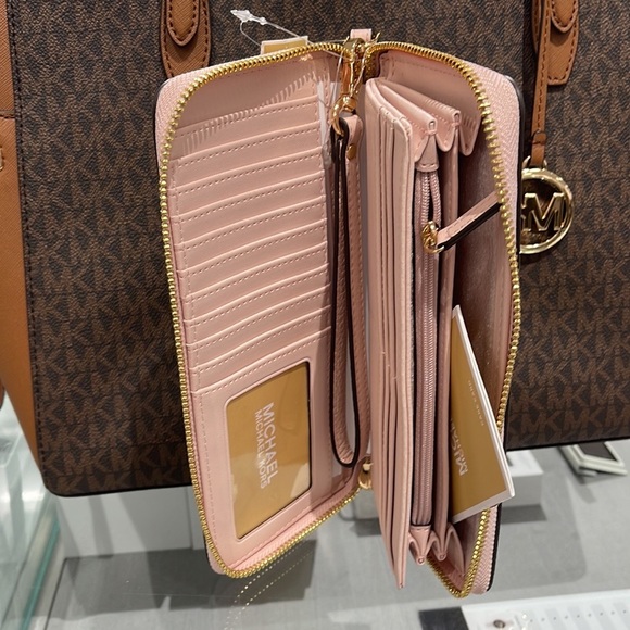 MICHAEL KORS LARGE TRAVEL CONTINENTAL WRISTLET WALLET PHONEHOLDER POWDER BLUSH - Picture 3 of 16